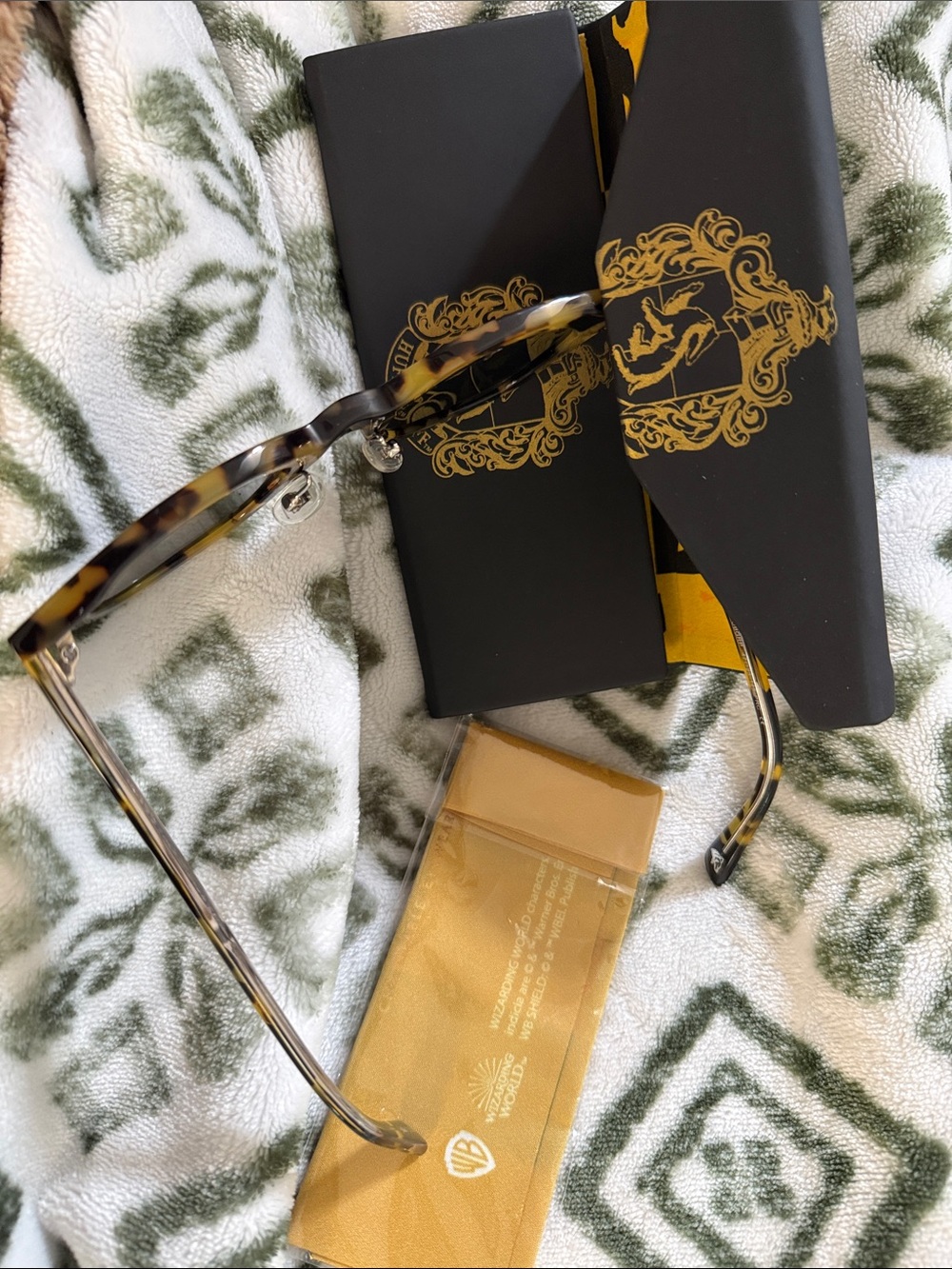 Diff Eyewear Hufflepuff Tortoise Wayfarer Sunglasses - Picture 6 of 7